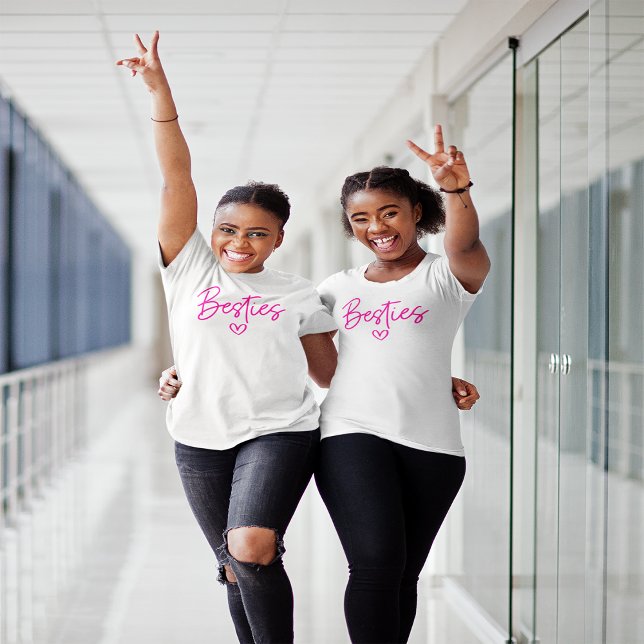 Camiseta Besties T-Shirt (Subido por el creador)