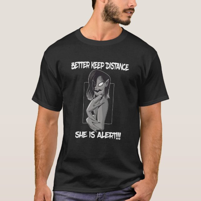 Camiseta Better keep distance she is alert creepy character (Anverso)