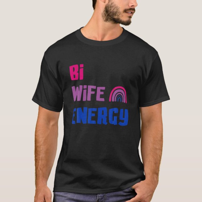 Camiseta Bi Wife Energy Bi Orgullo Bisexual Bandera LGBTQ (Anverso)