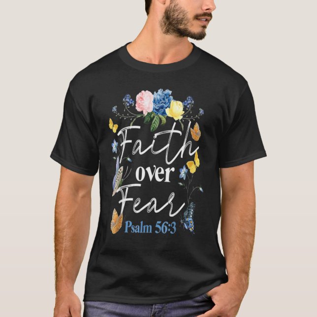 Camiseta Biblias cristianas versus fe por miedo a flor pero (Anverso)