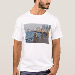 Camiseta Bicicleta en el paseo marítimo con la silueta de l