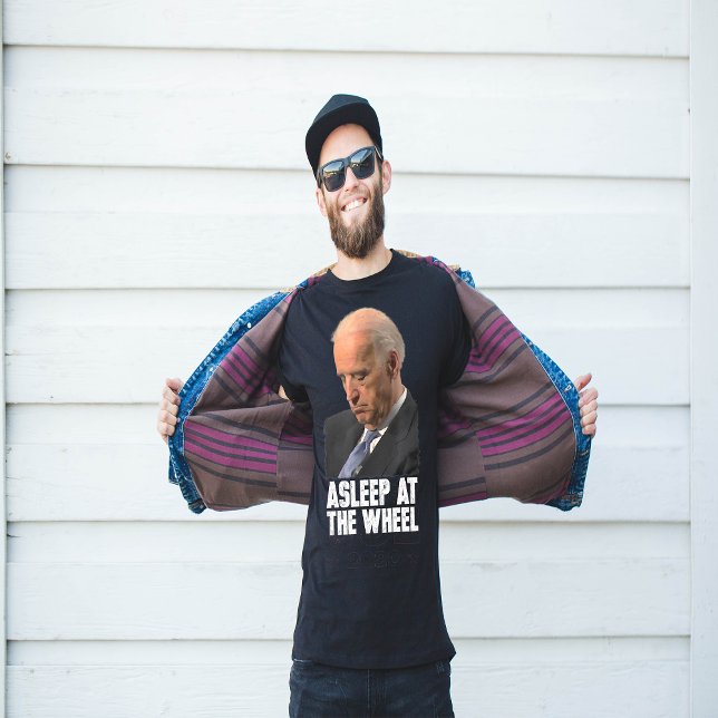 Camiseta BIDEN DORMIR EN EL WHEEL Anti Joe Biden (Subido por el creador)