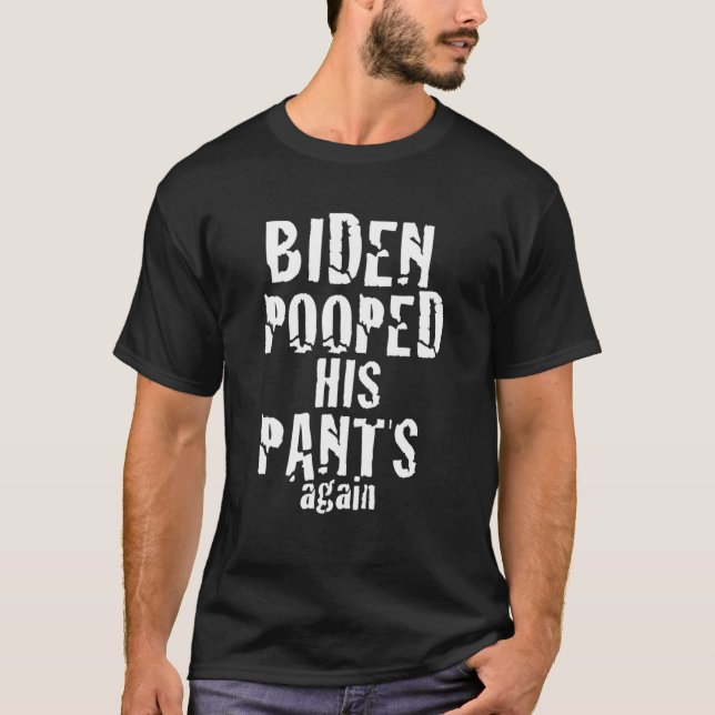 Camiseta Biden Se Volvió A Popear Sus Pantalones Contra El  (Anverso)