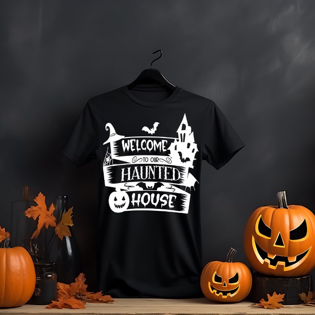Camiseta Bienvenidos a la Halloween de nuestra casa embruja (Subido por el creador)