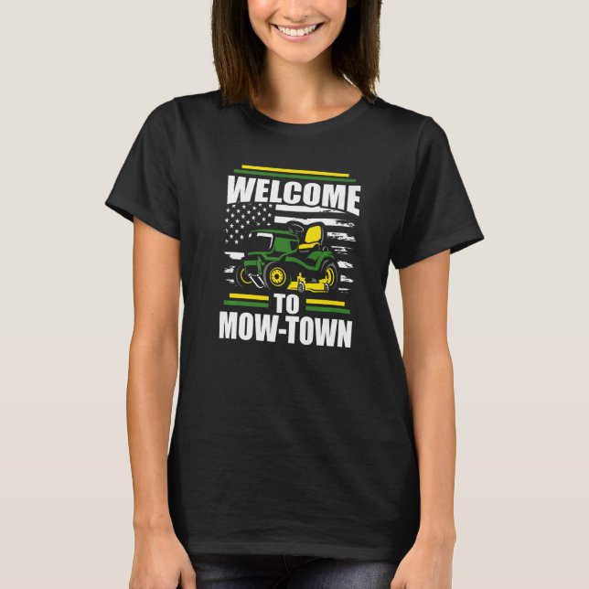 Camiseta Bienvenidos A Mow Town Funny Lawn Mower American F (Anverso)