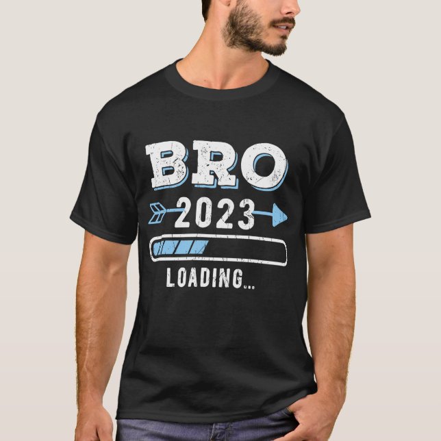 Camiseta Big Bro 2023 cargando nuevo hermano (Anverso)