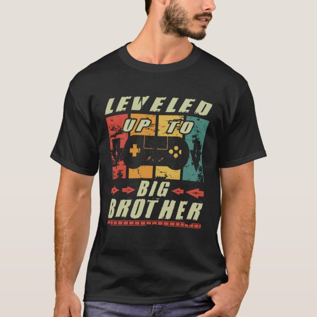 Camiseta Big Brother Gamer Leveled Up To Big Brother Retro (Anverso)