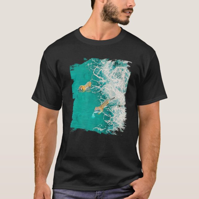 Camiseta Big Cat Tiger Surfing En La Playa (Anverso)