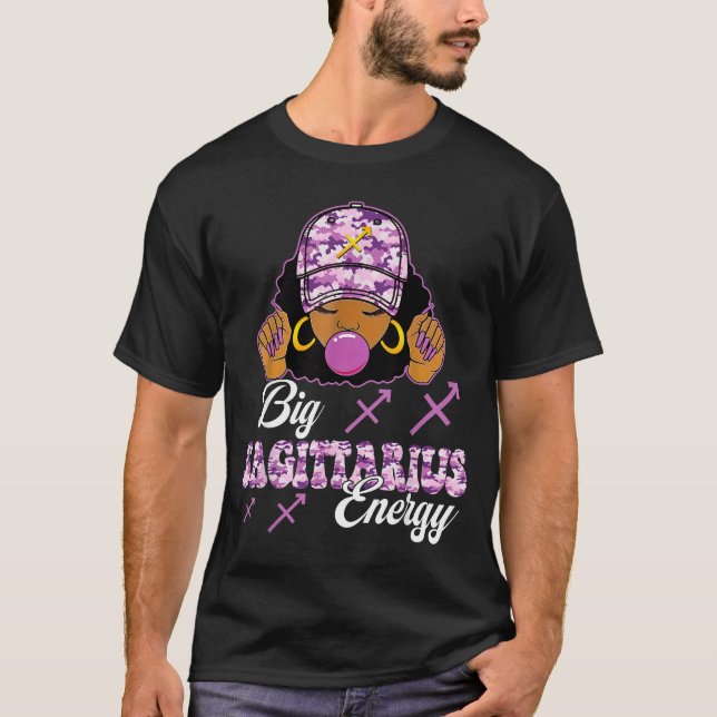 Camiseta Big Sagittarius Energy Afro Girl With Purple Camou (Anverso)