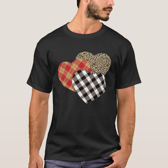 Camiseta Big Three Hearts Leopard Buffalo Plaid  Valentine' (Anverso)