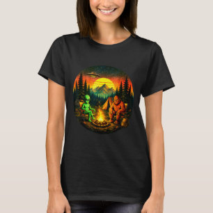 Camiseta Bigfoot alien divertido acampando retro ovni fogat