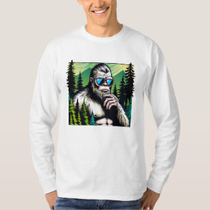 Camiseta Bigfoot curioso con gafas de sol escondido en el b