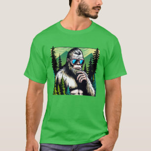 Camiseta Bigfoot curioso con gafas de sol escondido en el b