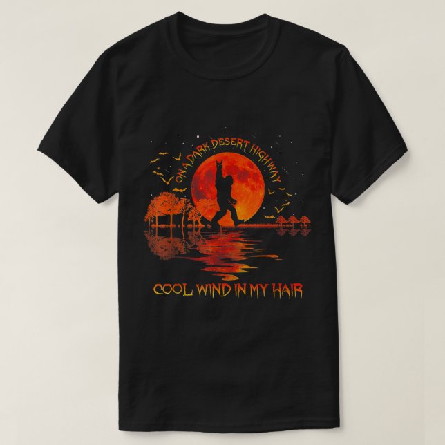 Camiseta Bigfoot Desert Highway Retro Moon Silhouette Art (Diseño del anverso)