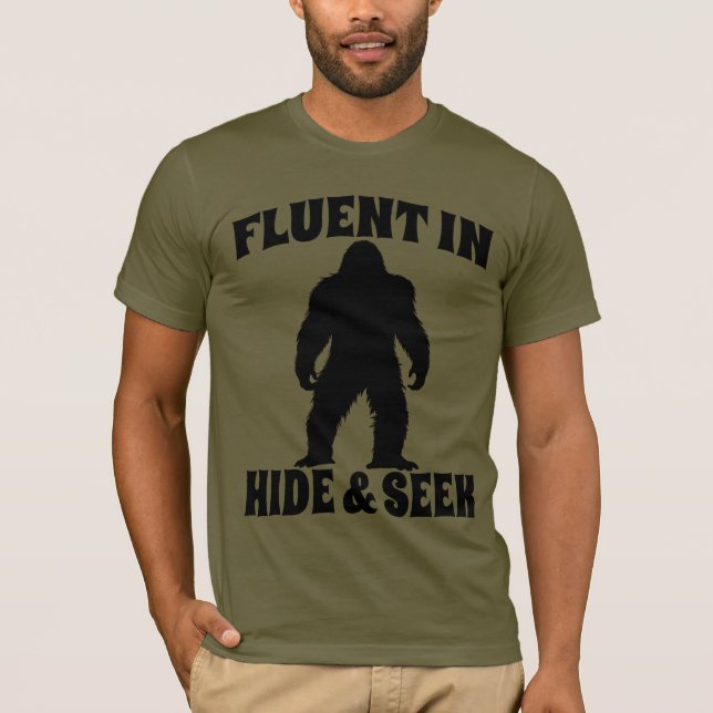 Camiseta Bigfoot Divertido - Fluido en Escondite (Anverso)