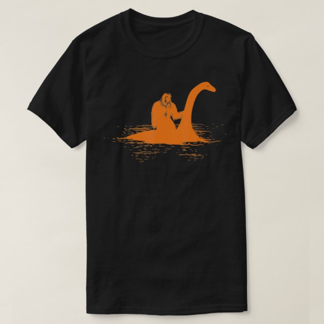 Camiseta Bigfoot Riding Loch Ness Monster Cute Sasquatch Gi (Diseño del anverso)
