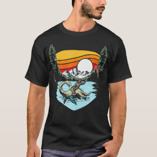 Camiseta Bigfoot Riding Nessie Mountains Trees Funny 80s Su