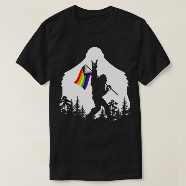 Camiseta Bigfoot Rock On LGBTQ Progressive New Pride Flag  (Diseño del anverso)