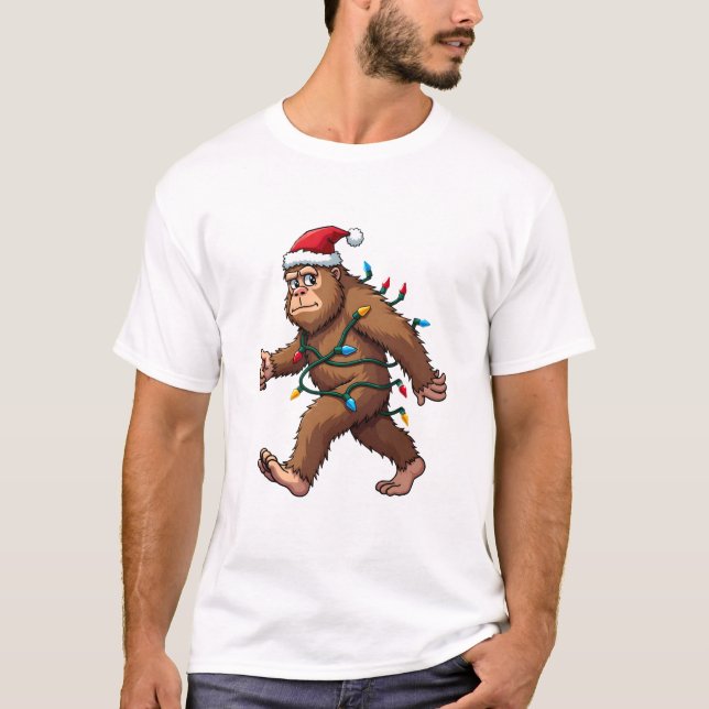 Camiseta Bigfoot Santa Christmas Tree Lights Xmas Boys Men  (Anverso)
