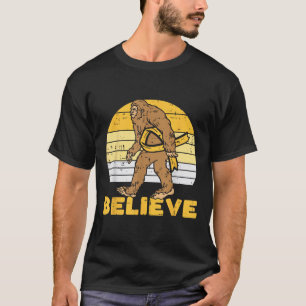Camiseta Bigfoot Sasquatch Creee en la Cinta de Cáncer Infa
