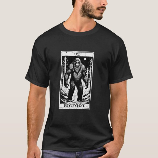 Camiseta Bigfoot Sasquatch Cryptid Mítico Bestia Tarot Car (Anverso)