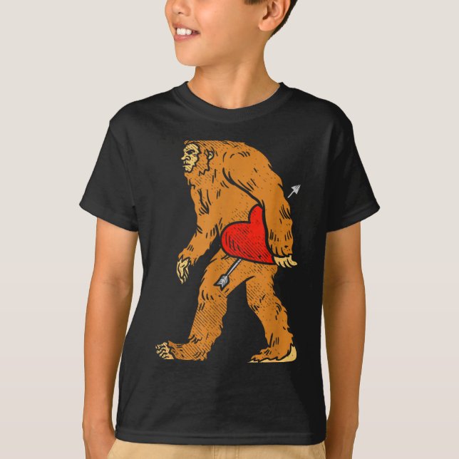 Camiseta Bigfoot Sasquatch Heart With Arrow Funny Valentine (Anverso)