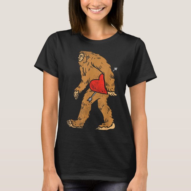 Camiseta Bigfoot Sasquatch Heart With Arrow Funny Valentine (Anverso)