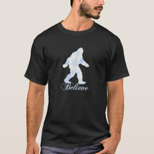 Camiseta Bigfoot Sasquatch Yeti cree que Navidades de copas