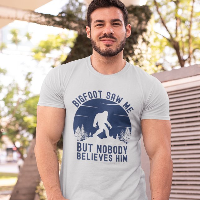 Camiseta Bigfoot Saw me but nobody believes him (Subido por el creador)