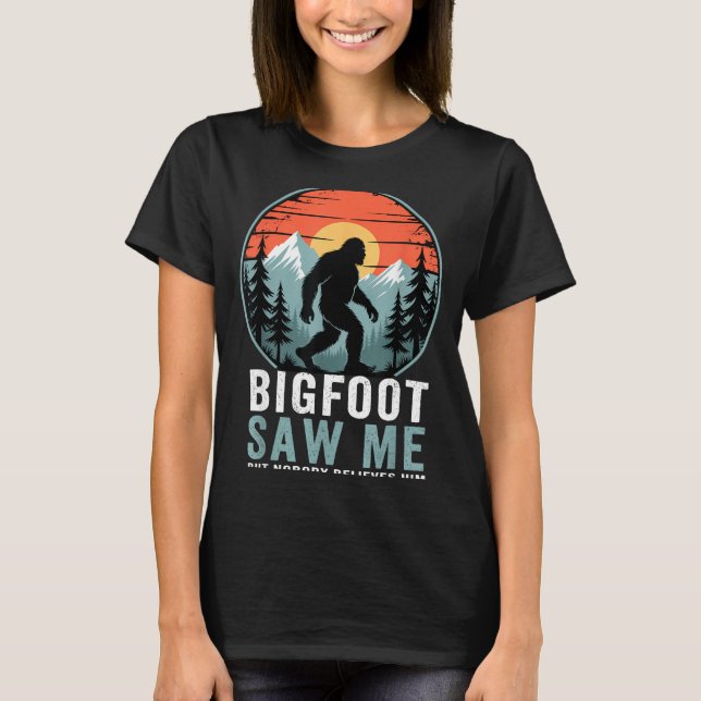 Camiseta Bigfoot Saw Me But Nobody Believes Him Humor Funny (Anverso)