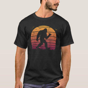Camiseta Bigfoot Surfing Vacaciones Retro Surfboard sur