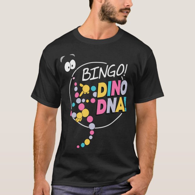 CAMISETA ¡BINGO! ¡ADN DE DINO! (Anverso)