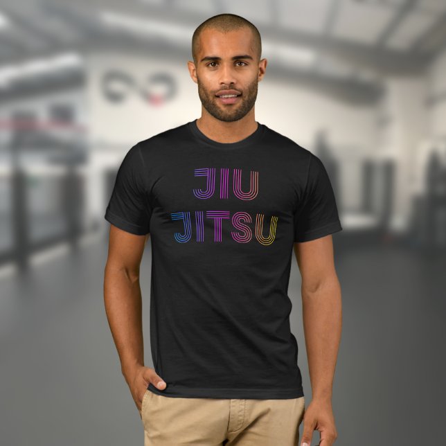 Camiseta BJJ Funky brasileño Jiu Jitsu Black (Black Jiu Jistu T-shirt worn by a male model in a gym)