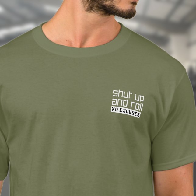 Camiseta BJJ Jiu Jitsu Cállate Y Rollo (Shut up and roll green t-shirt on a male model)