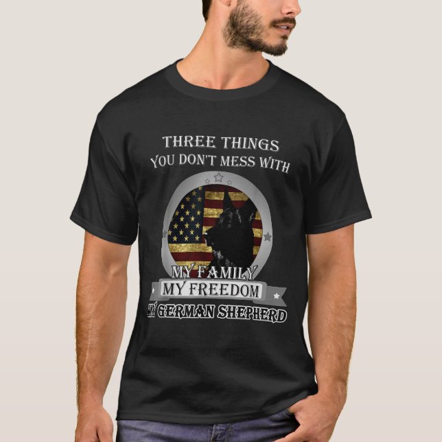 Camiseta Black German Shepherd American Flag Three Things Y (Anverso)