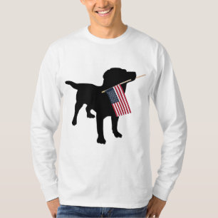 Camiseta Black Lab Dog Holding 4 de julio Bandera Patriótic