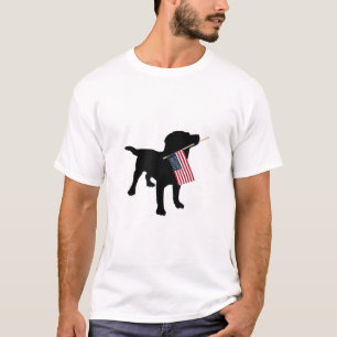 Camiseta Black Lab Dog Holding 4 de julio Bandera Patriótic