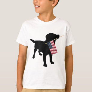 Camiseta Black Lab Dog Holding 4 de julio Bandera Patriótic