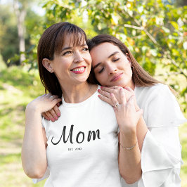 Camiseta Black Script Established Mom T-Shirt