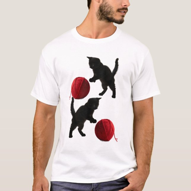 Camiseta Black Silhouette Kitty, with red wool Ball (Anverso)