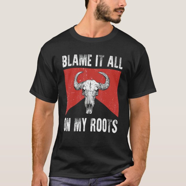 Camiseta Blame It All on My Roots  Outlaws Music Bull Skull (Anverso)