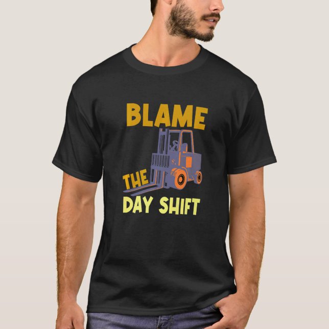 Camiseta Blame The Day Shift Forklift Operator Truck   (Anverso)