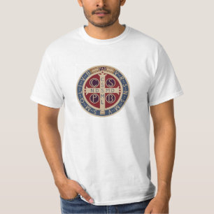 Camiseta blanca con la medalla de St. Benedicto