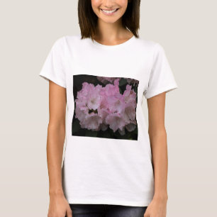 Camiseta blanca de las mujeres con elegantes flore