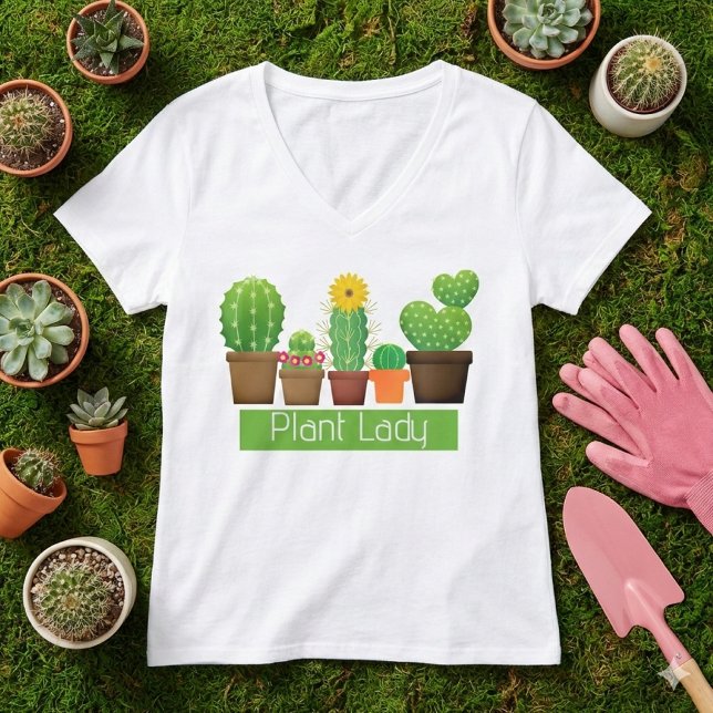 Camiseta Blanca de Señora de las Plantas Cactus Su (Showcase your passion for gardening with a plant lady t-shirt featuring succulent artwork.)
