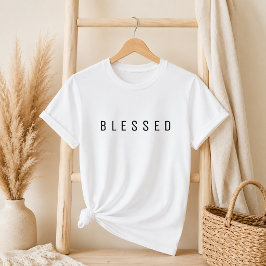 Camiseta blanca de texto con BLESSED minimalista