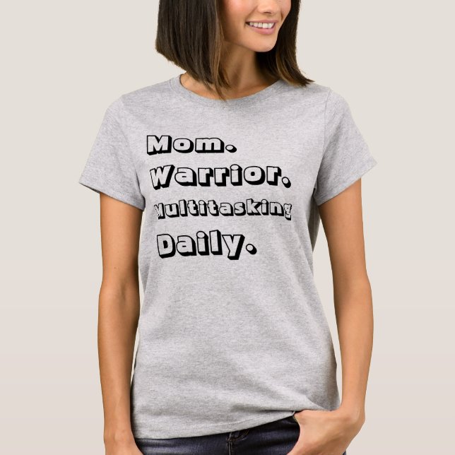 Camiseta Blanca Diaria Multitarea Guerrera Mamá Pe (Anverso)