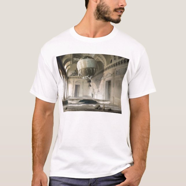 Camiseta blanca surrealista arrestada del estilo (Anverso)