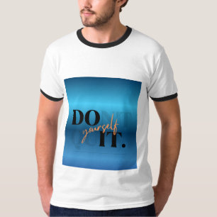 Camiseta blanca y negra con texto