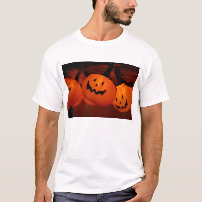 Camiseta Blanco de la calabaza de Halloween iluminando la c (Anverso)